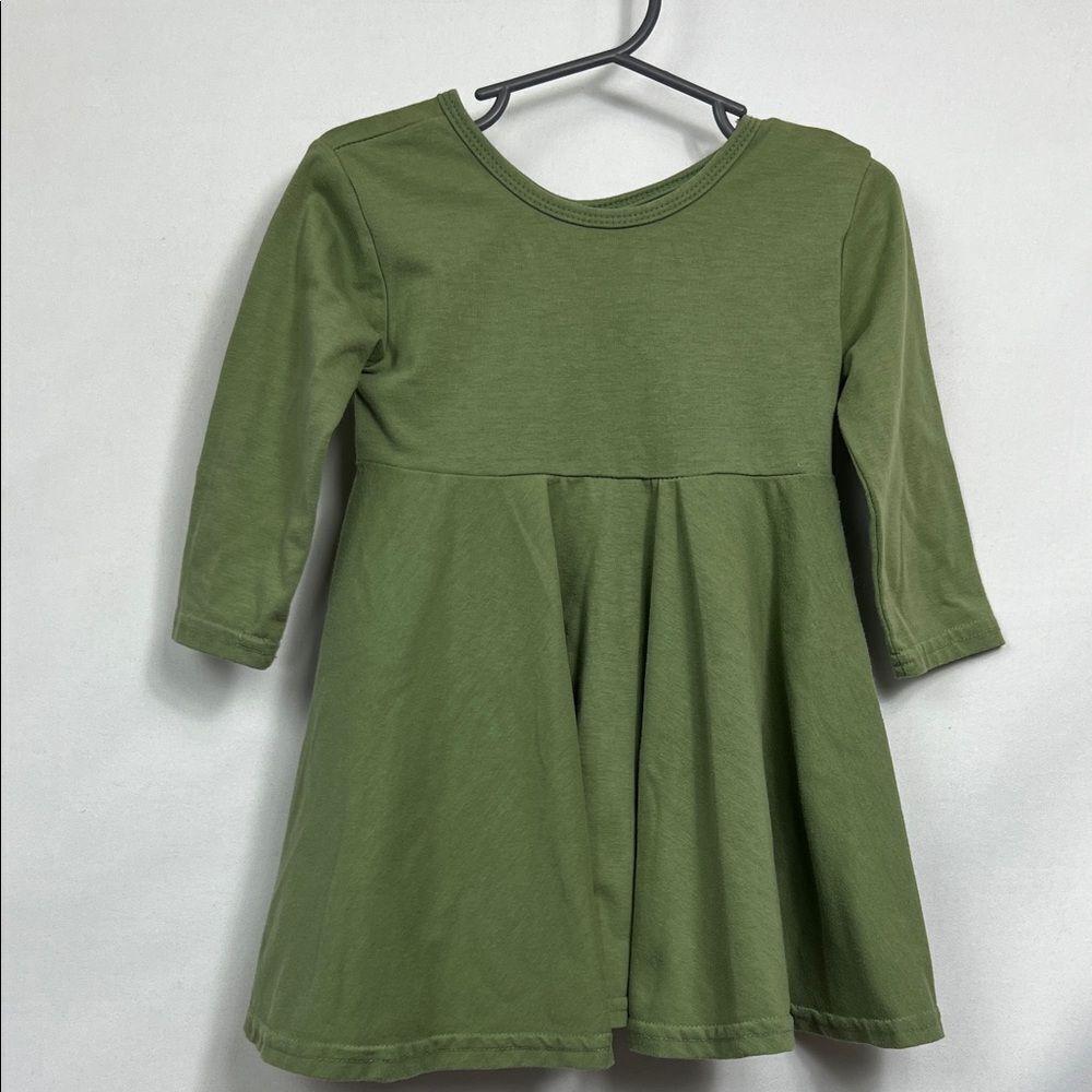 Ria’s Closet green long sleeve twirl dress size 2